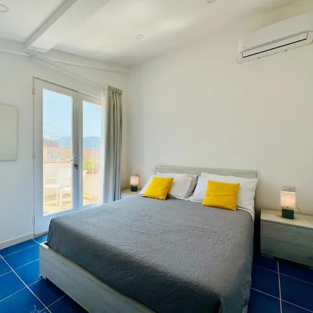 Apartment Yourhome - La Famiglia Meta
