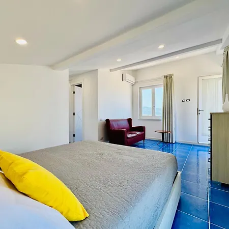 Apartment Yourhome - La Famiglia Meta